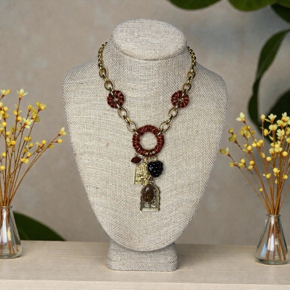 Jewelry - Elegant Gold and Rust Women's Necklace